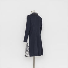 Load image into Gallery viewer, 街並みモチーフ プリントコート5252053D