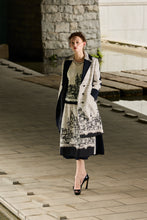 Load image into Gallery viewer, 街並みモチーフ プリントコート5252053D