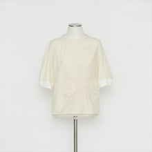 Load image into Gallery viewer, ローン刺繍Tシャツ5246041A
