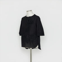 Load image into Gallery viewer, ローン刺繍Tシャツ5246041A
